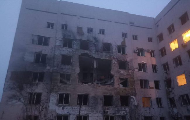 Окупанти зруйнували бомбами онкодиспансер у Херсоні, та радіаційний фон у місті в нормі